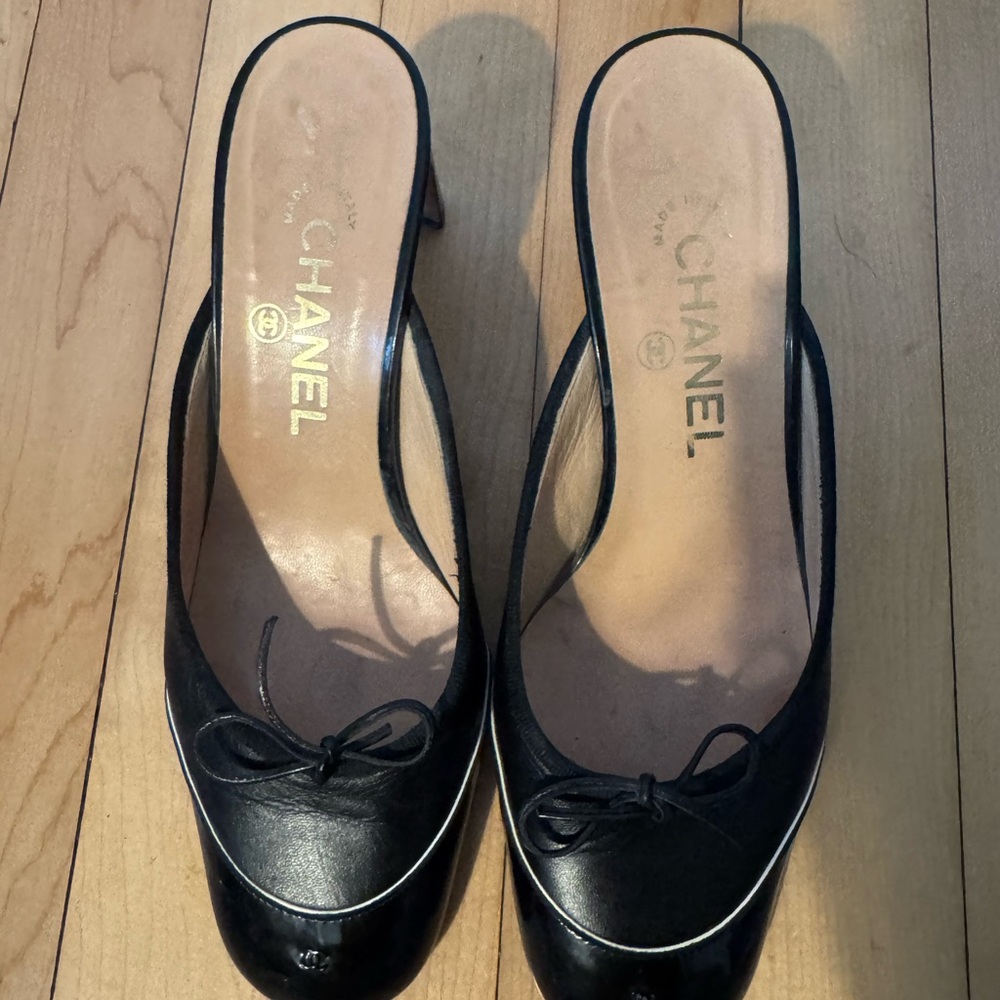 CHANEL Black and Cream Heels